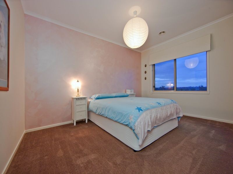 15 Brown Thornbill Court, Langwarrin VIC 3910