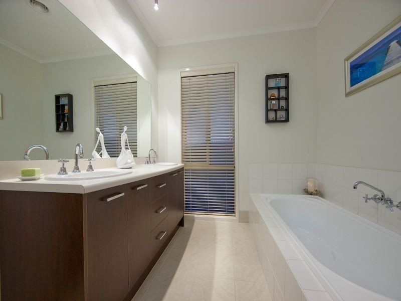 15 Brown Thornbill Court, Langwarrin VIC 3910