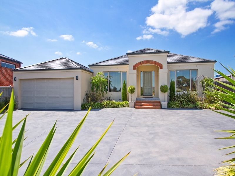 15 Brown Thornbill Court, Langwarrin VIC 3910
