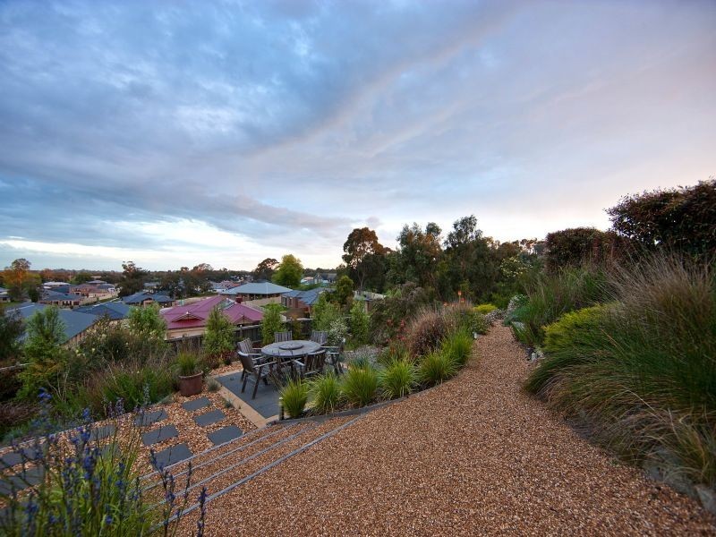 15 Brown Thornbill Court, Langwarrin VIC 3910
