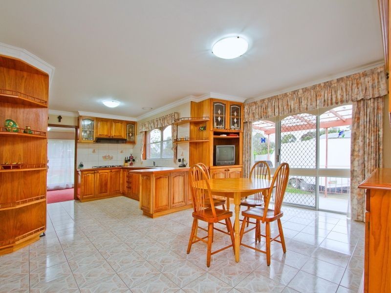 2 Ash Grove South, Langwarrin VIC 3910