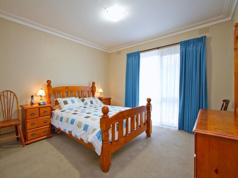 2 Ash Grove South, Langwarrin VIC 3910