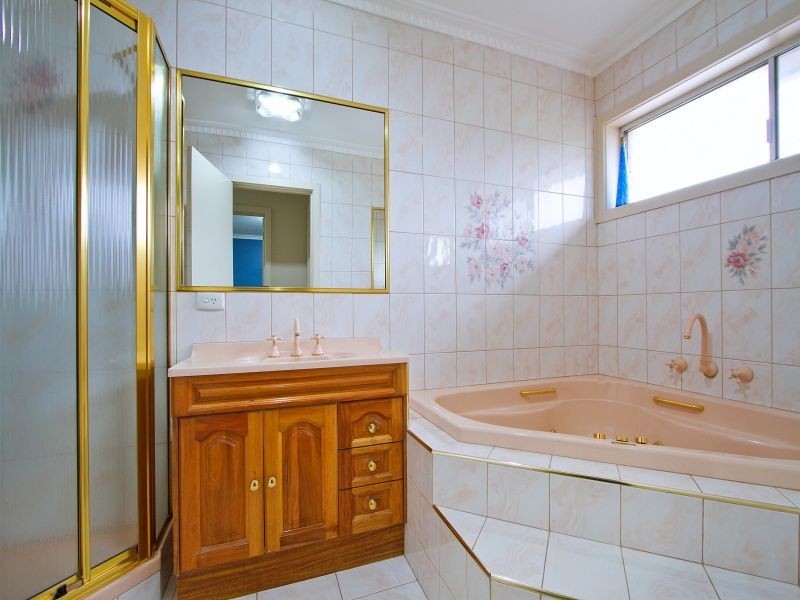 2 Ash Grove South, Langwarrin VIC 3910