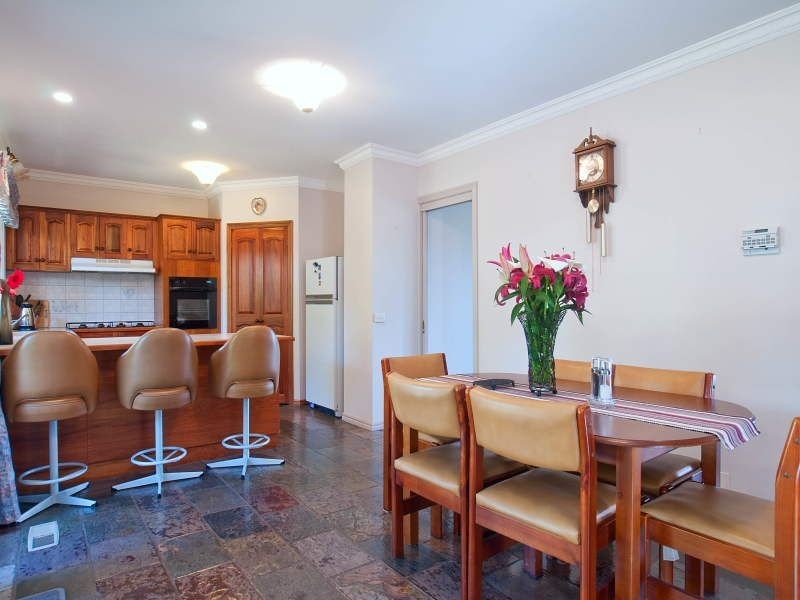 8 Micheala Crt, Langwarrin VIC 3910