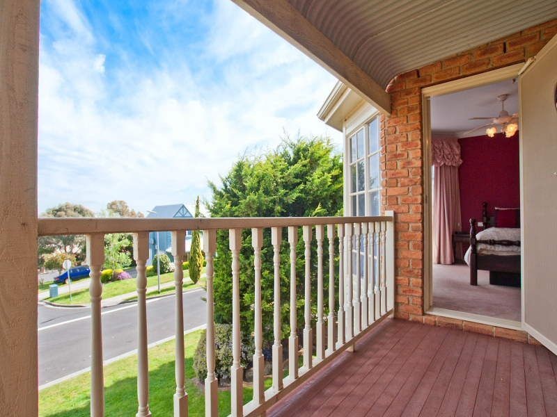 8 Micheala Crt, Langwarrin VIC 3910
