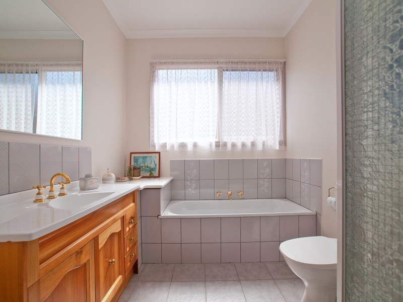 8 Micheala Crt, Langwarrin VIC 3910