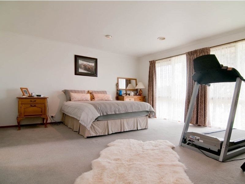 10 Peninsula Crs., Langwarrin VIC 3910