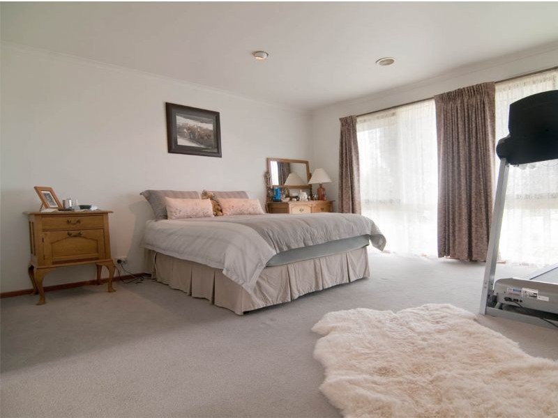 10 Peninsula Crs., Langwarrin VIC 3910
