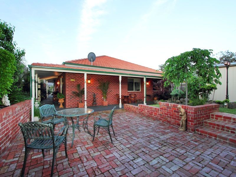 18 Dunmore Close, Langwarrin VIC 3910