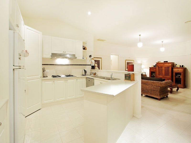 18 Dunmore Close, Langwarrin VIC 3910