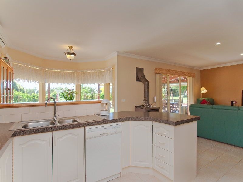 34 Walter Way, Cranbourne South VIC 3977