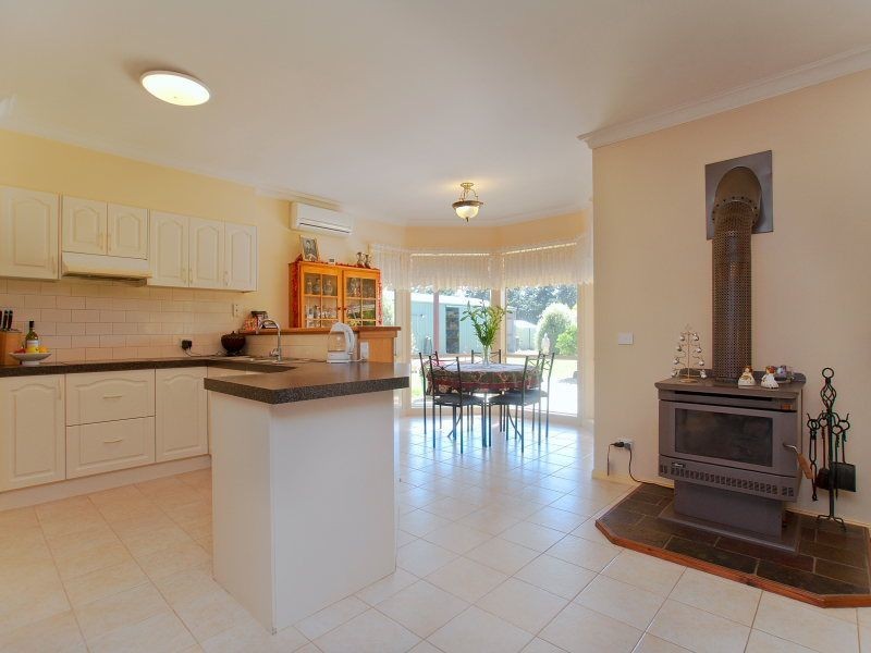 34 Walter Way, Cranbourne South VIC 3977