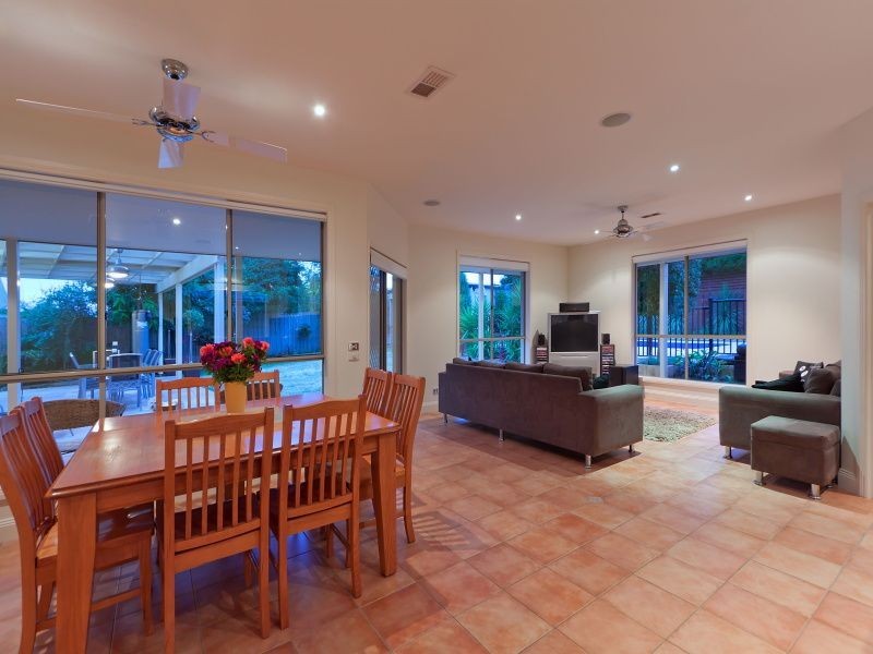 33 Huntingtower Crescent, Langwarrin VIC 3910