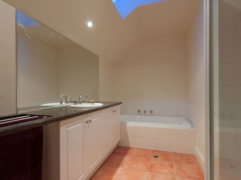 33 Huntingtower Crescent, Langwarrin VIC 3910