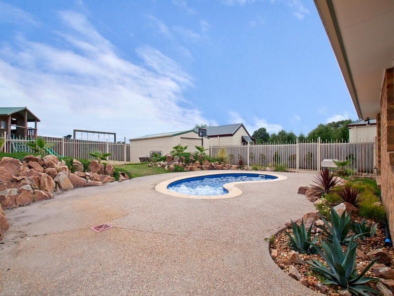 6 Candwindara Court, Langwarrin VIC 3910
