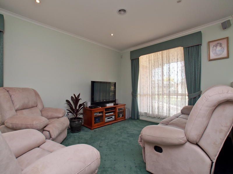 6 Candwindara Court, Langwarrin VIC 3910
