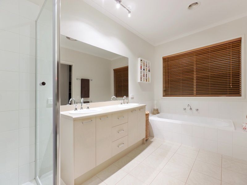 15 Brown Thornbill Court, Langwarrin VIC 3910