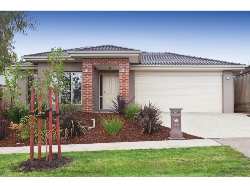 25 Waterhouse Way, Cranbourne South VIC 3977