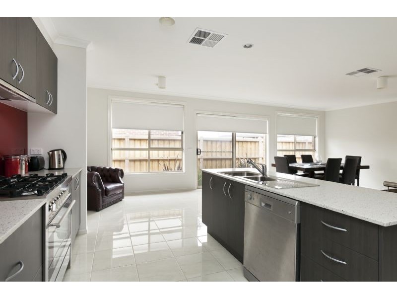 25 Waterhouse Way, Cranbourne South VIC 3977