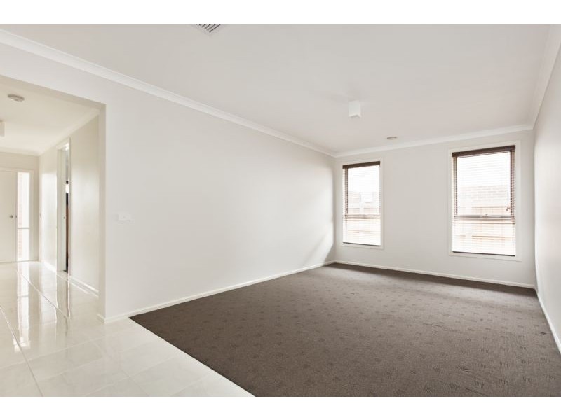 25 Waterhouse Way, Cranbourne South VIC 3977