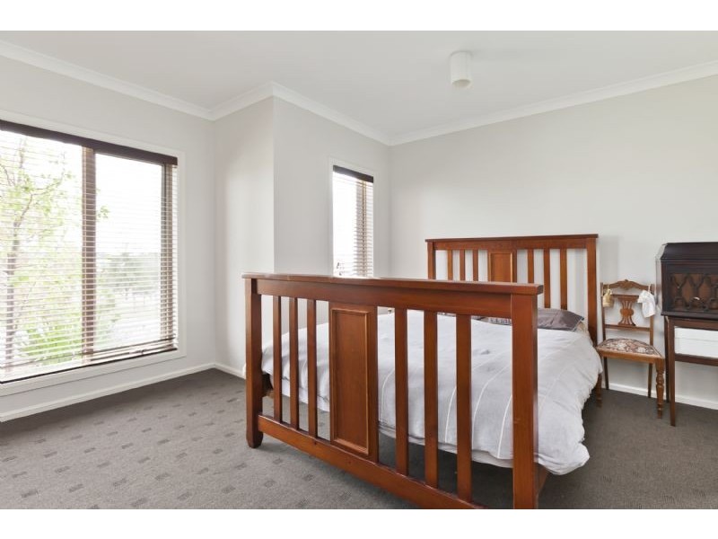 25 Waterhouse Way, Cranbourne South VIC 3977