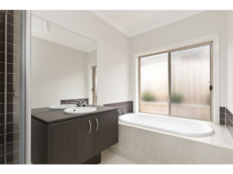 25 Waterhouse Way, Cranbourne South VIC 3977