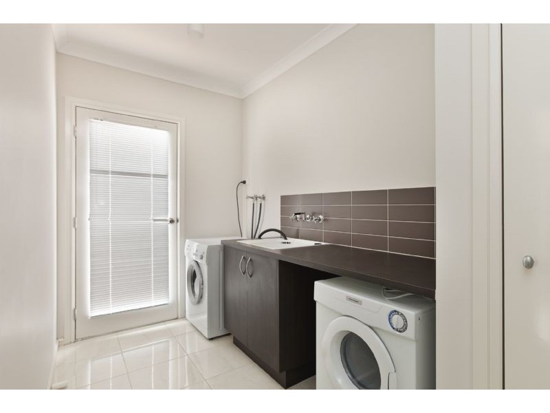 25 Waterhouse Way, Cranbourne South VIC 3977