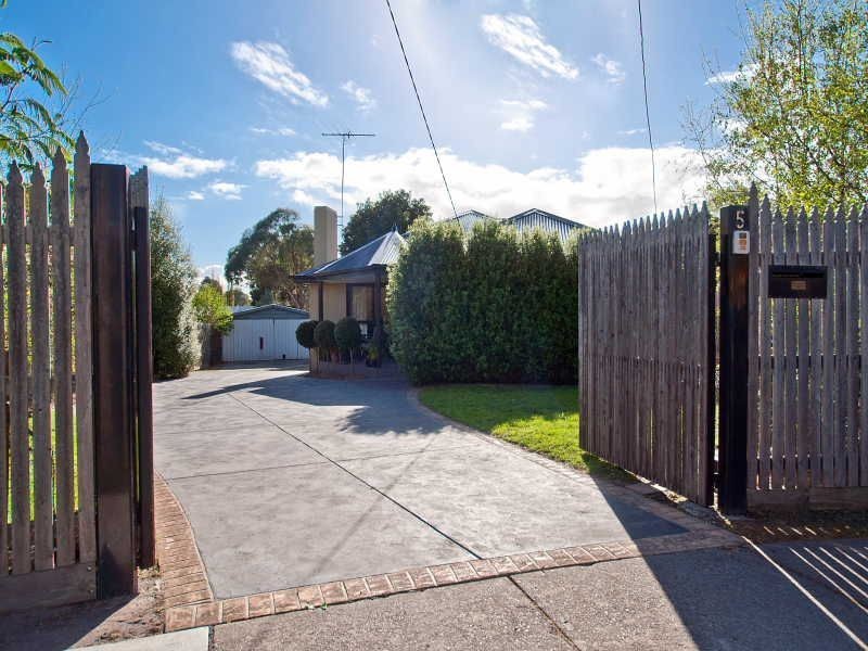 5 Moate Street, Langwarrin VIC 3910