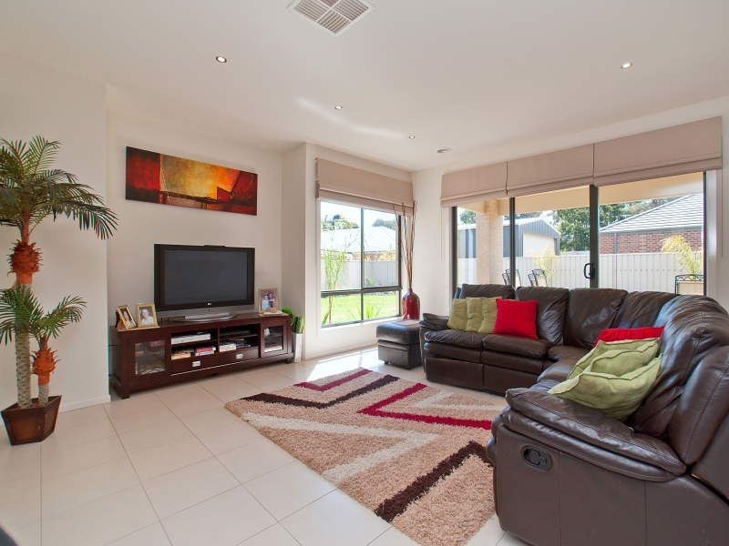 6 Spring Hill Road, Langwarrin VIC 3910