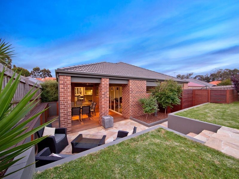 12 Dunmore Close, Langwarrin VIC 3910