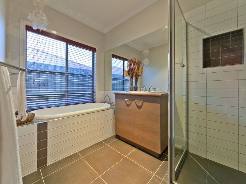 12 Dunmore Close, Langwarrin VIC 3910