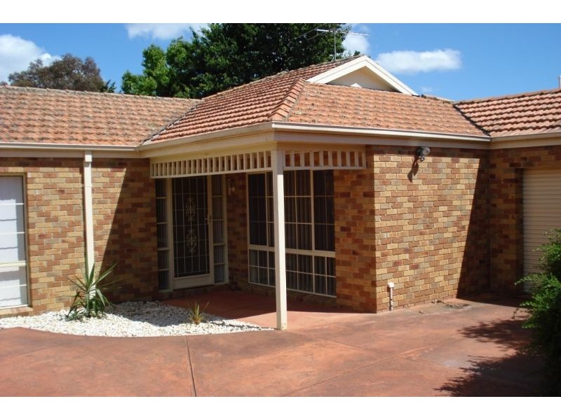 2/11 Turner Road, Langwarrin VIC 3910