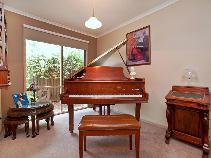 6 Peter Court, Langwarrin VIC 3910