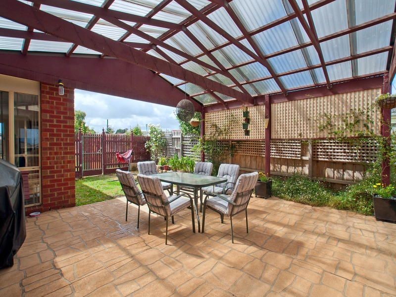 15 Wesley Close, Skye VIC 3977