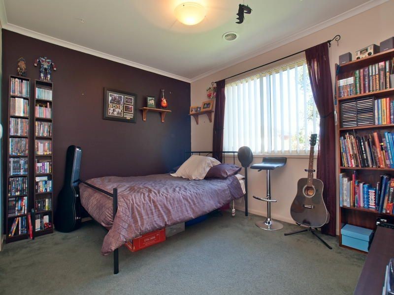 15 Wesley Close, Skye VIC 3977