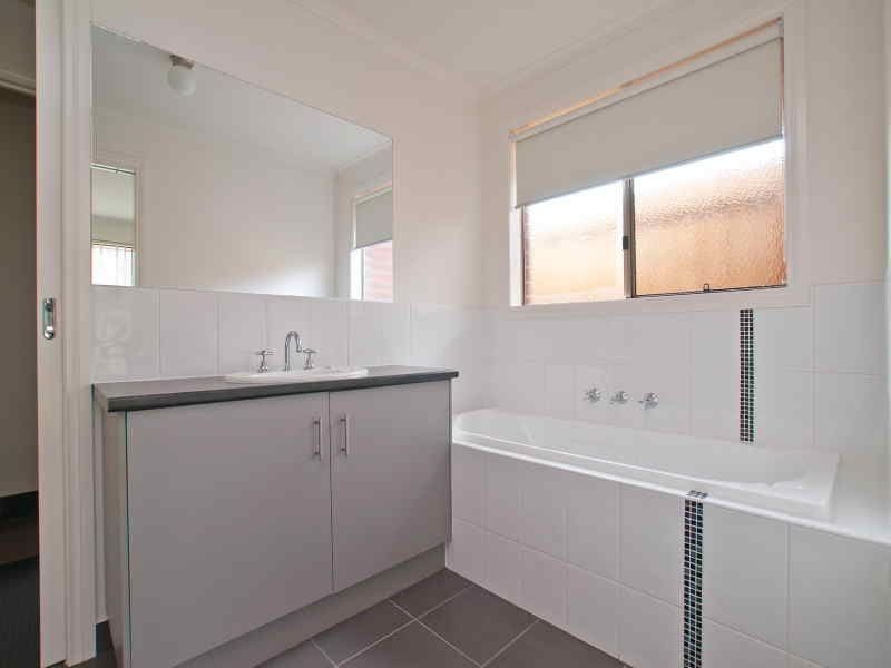 1/27 Tyrone Street, Langwarrin VIC 3910