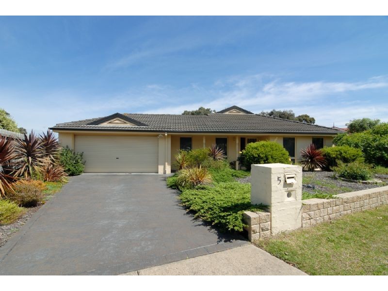 5 Carolyn Court, Langwarrin VIC 3910