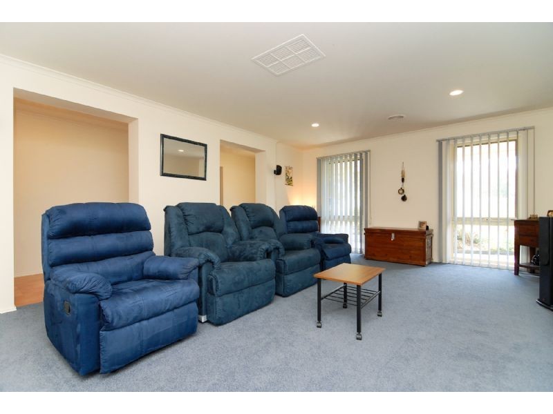 5 Carolyn Court, Langwarrin VIC 3910