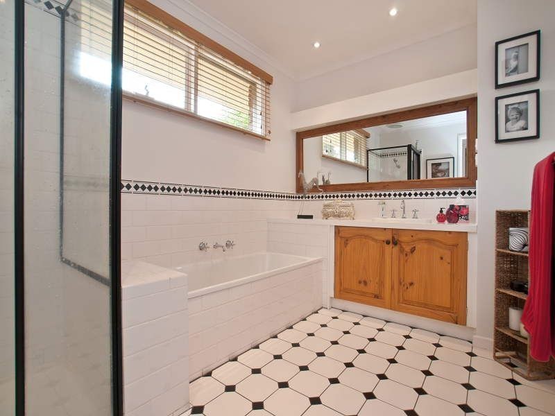 8 Chatswood Ave, Langwarrin VIC 3910