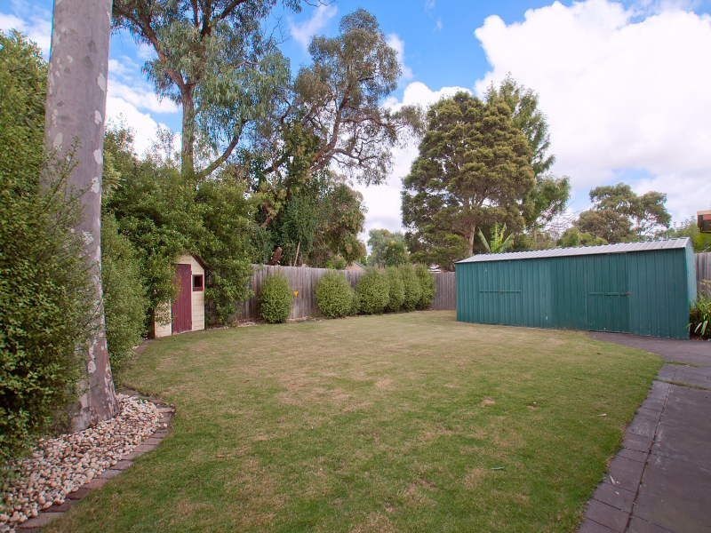8 Chatswood Ave, Langwarrin VIC 3910