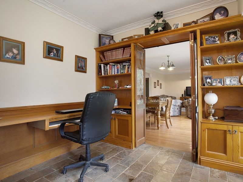 25 Woodlands Road, Cranbourne South VIC 3977