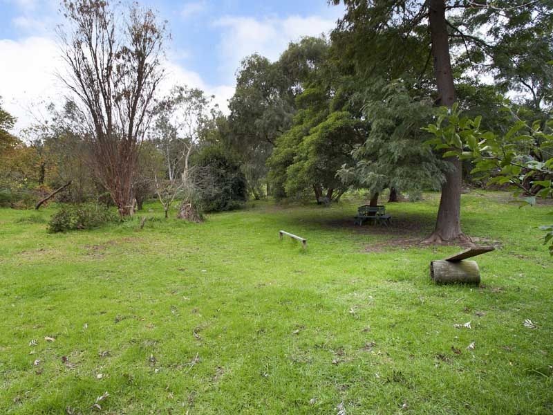 25 Woodlands Road, Cranbourne South VIC 3977