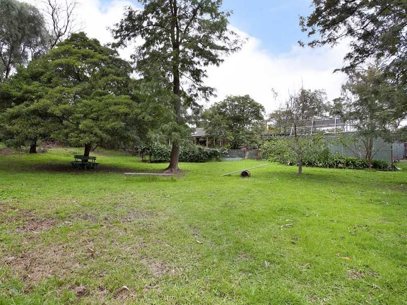 25 Woodlands Road, Cranbourne South VIC 3977