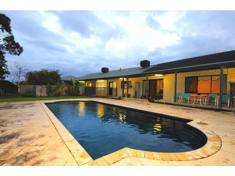 6-8 Lakes Boulevard, Pearcedale VIC 3912