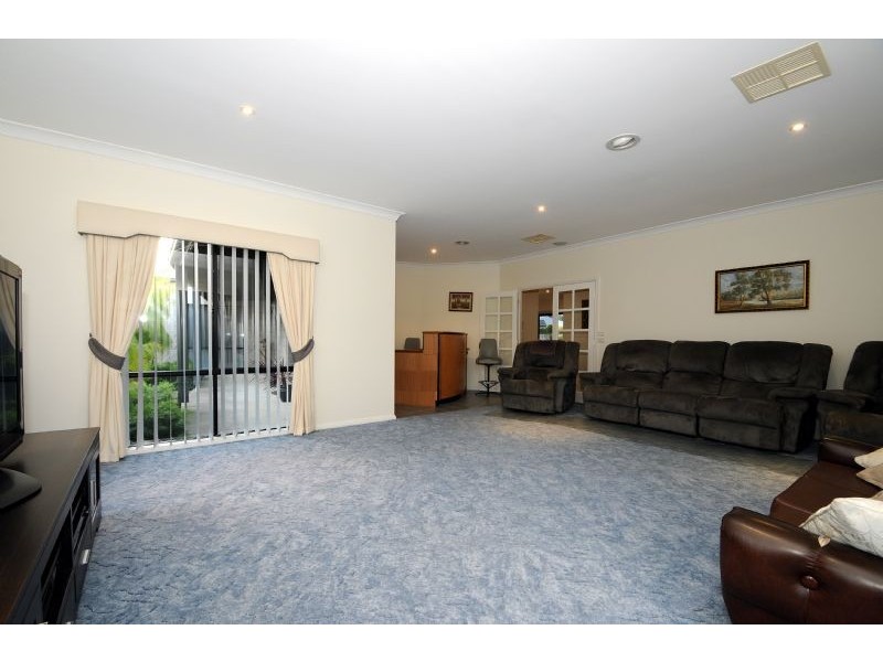 6-8 Lakes Boulevard, Pearcedale VIC 3912