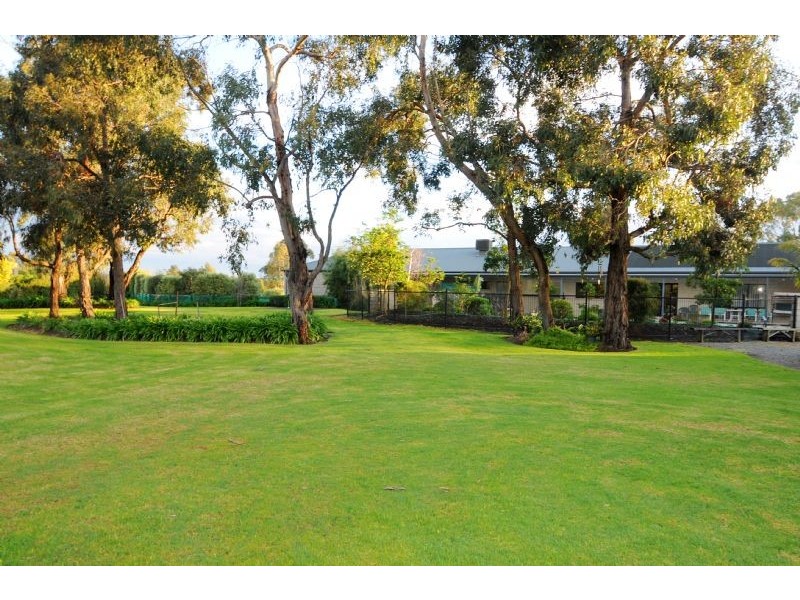 6-8 Lakes Boulevard, Pearcedale VIC 3912