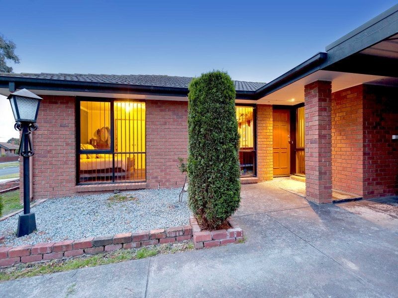 8 Leonard Drive, Langwarrin VIC 3910