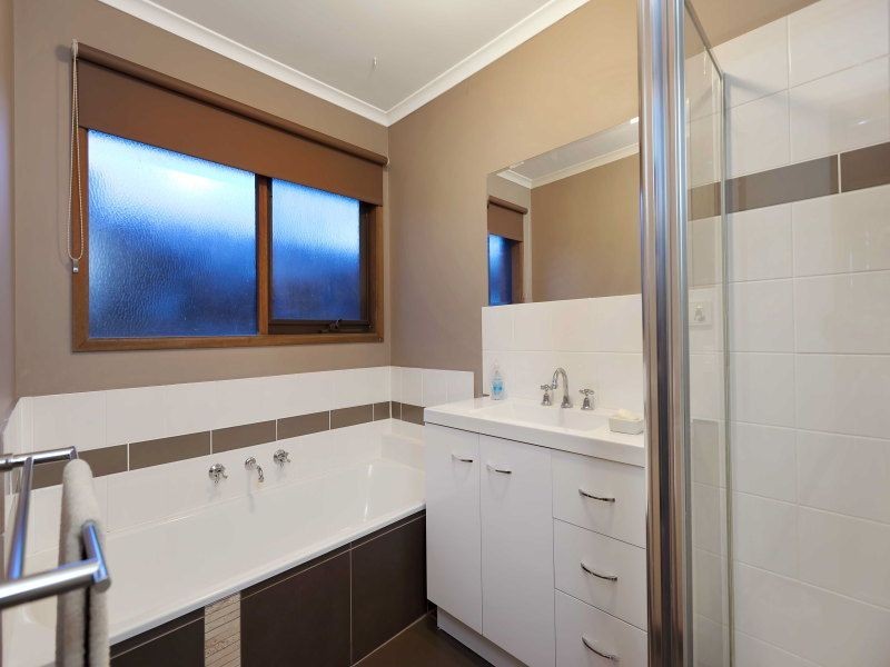 8 Leonard Drive, Langwarrin VIC 3910