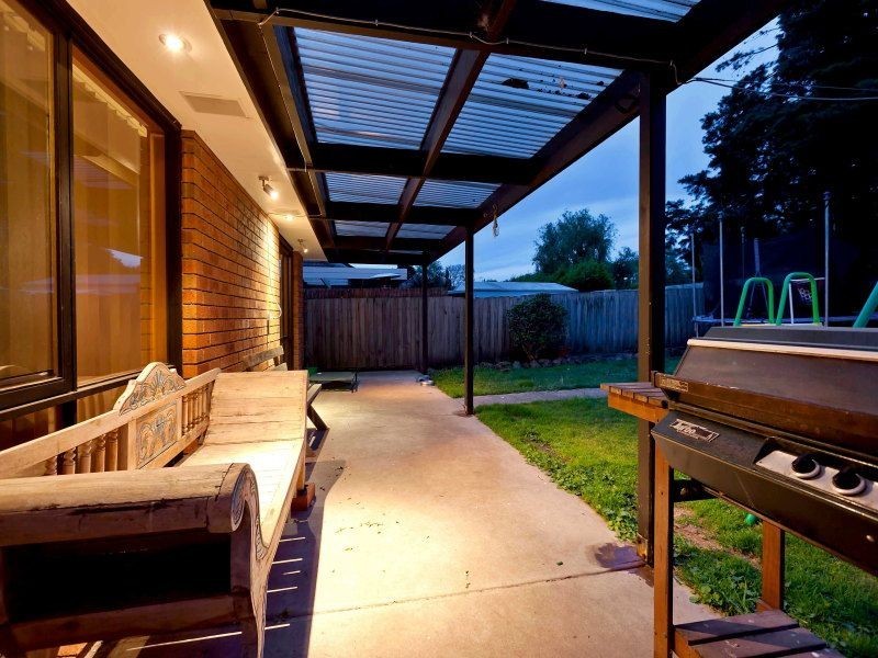 8 Leonard Drive, Langwarrin VIC 3910