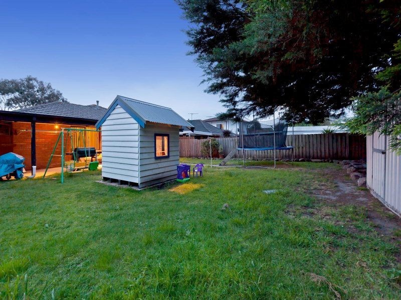 8 Leonard Drive, Langwarrin VIC 3910
